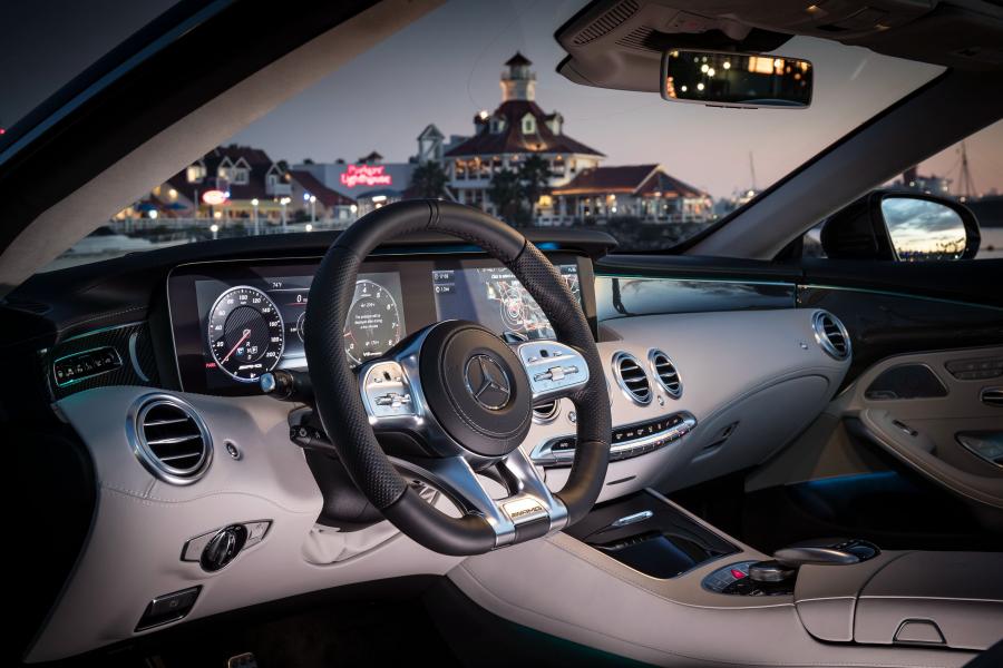 Торпедо Mercedes-AMG S63 4Matic+ Cabriolet (A217) 2018 года  (NA) (фото 22 из 32)